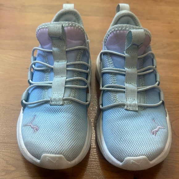 Puma sneakers for kids in size 1. - Picture 1 of 9